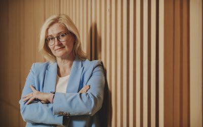”Journalismin ja tietokirjan tekemisen isoin ero on mittakaava”